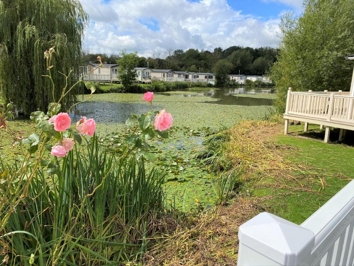 Lilly Pad Villa South Cerney Exterior photo