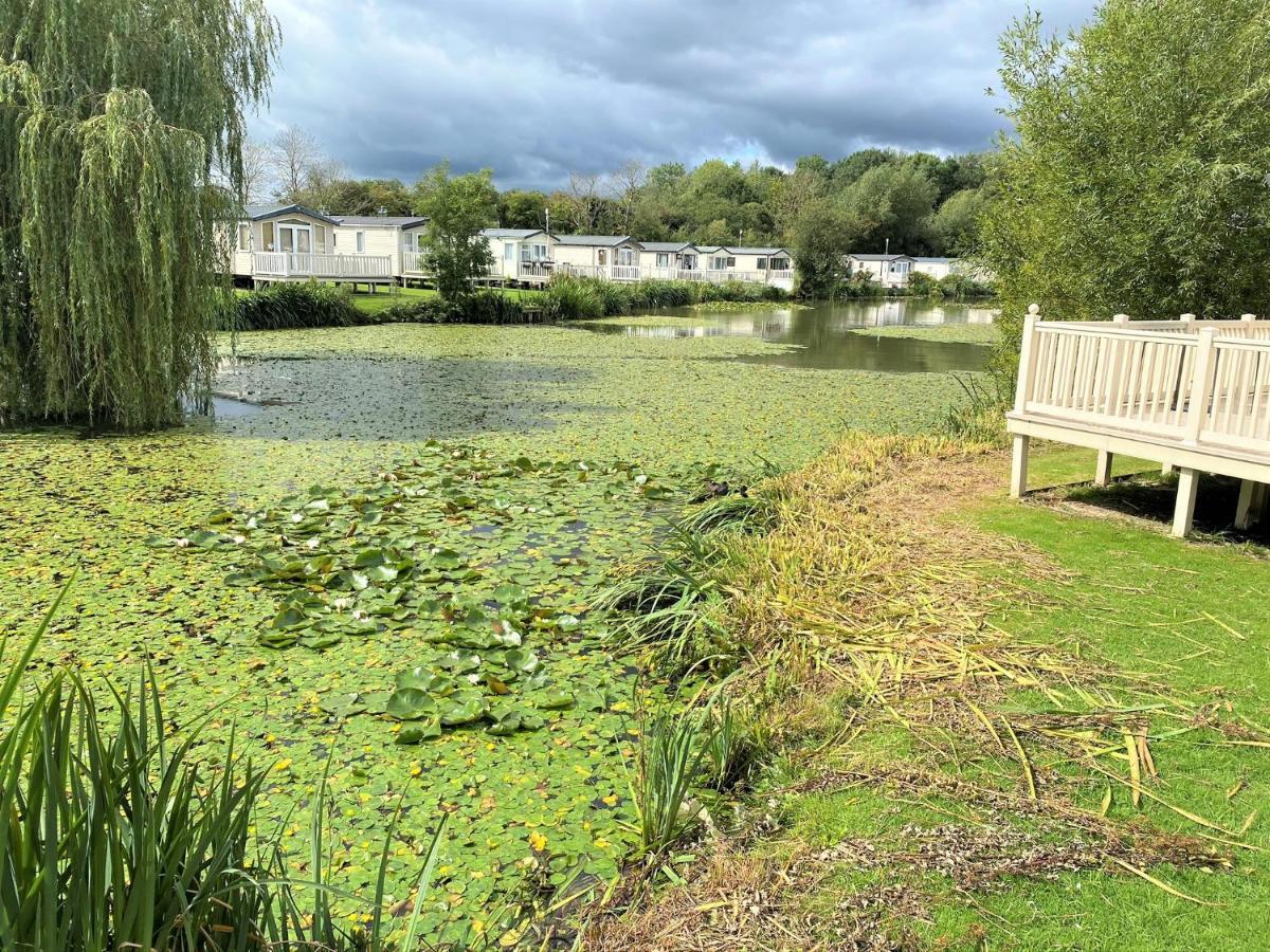 Lilly Pad Villa South Cerney Exterior photo