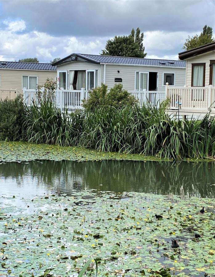 Lilly Pad Villa South Cerney Exterior photo