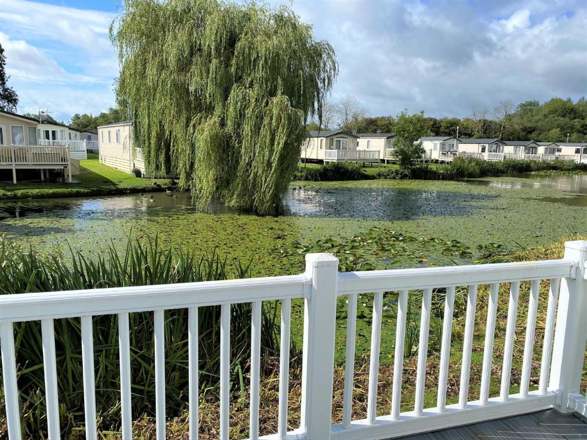 Lilly Pad Villa South Cerney Exterior photo